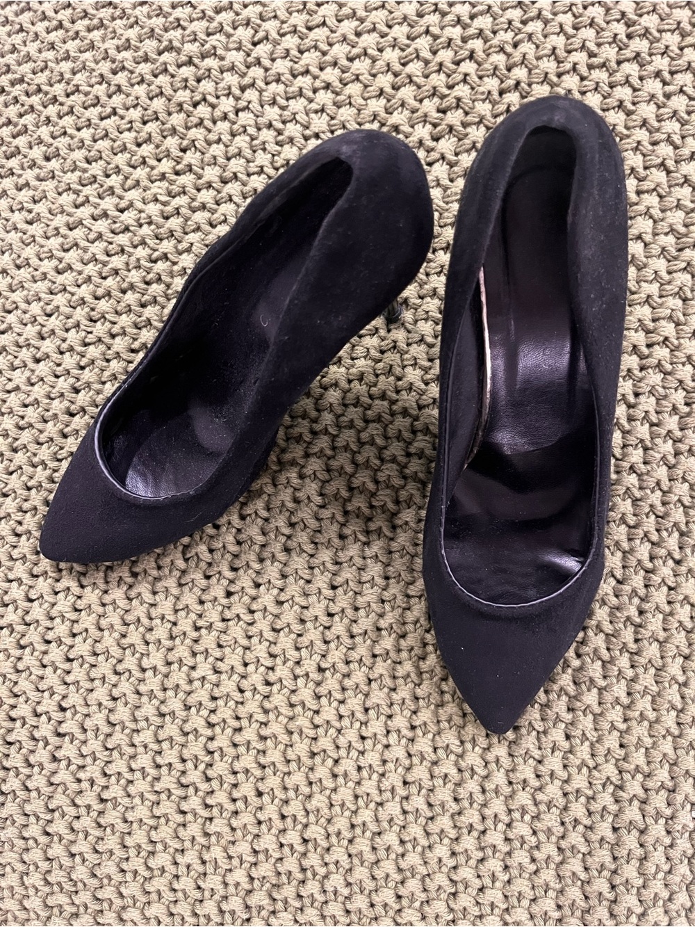 Classic Black Pointed-Toe Women's Pumps